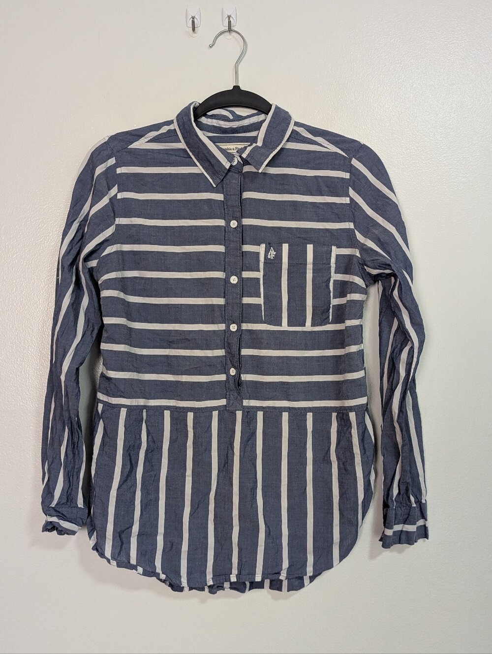 Abercrombie & Fitch Size S Blue White Mixed Stripe Button Popover Shirt
